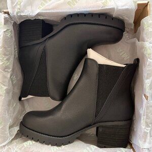 Mia Shoes Jody Black Chelsea Black Leather Boots Size 8M BRAND NEW